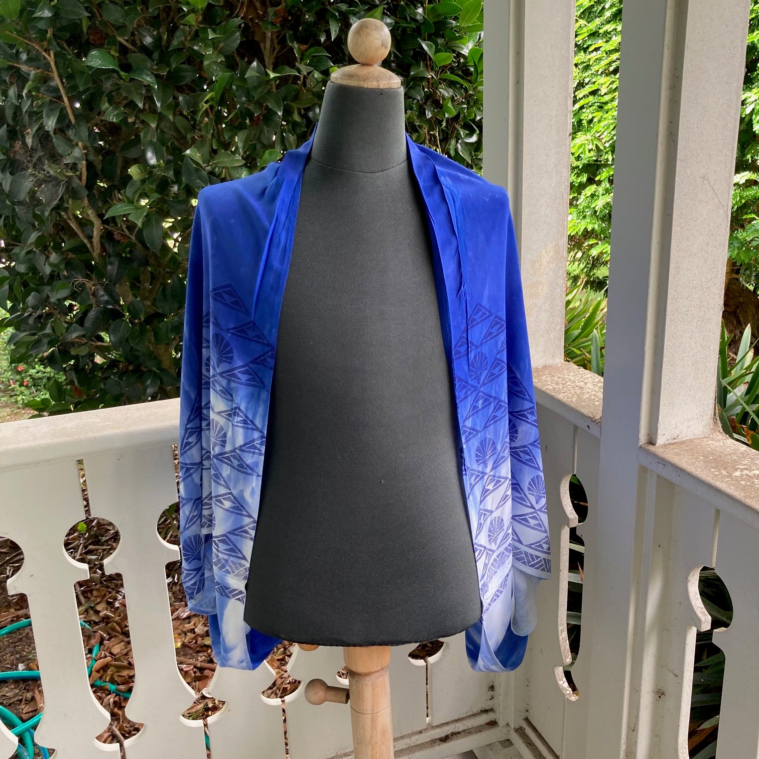 Ohe Kapala Shrug in Royal Blue with the Mauna and Lehua
