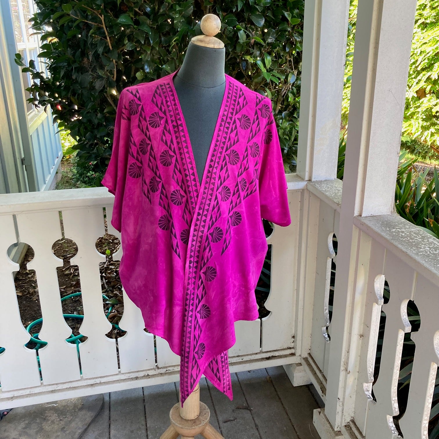 Ohe Kapala TIE Blouse in Fuschia with Mauna and Lehua