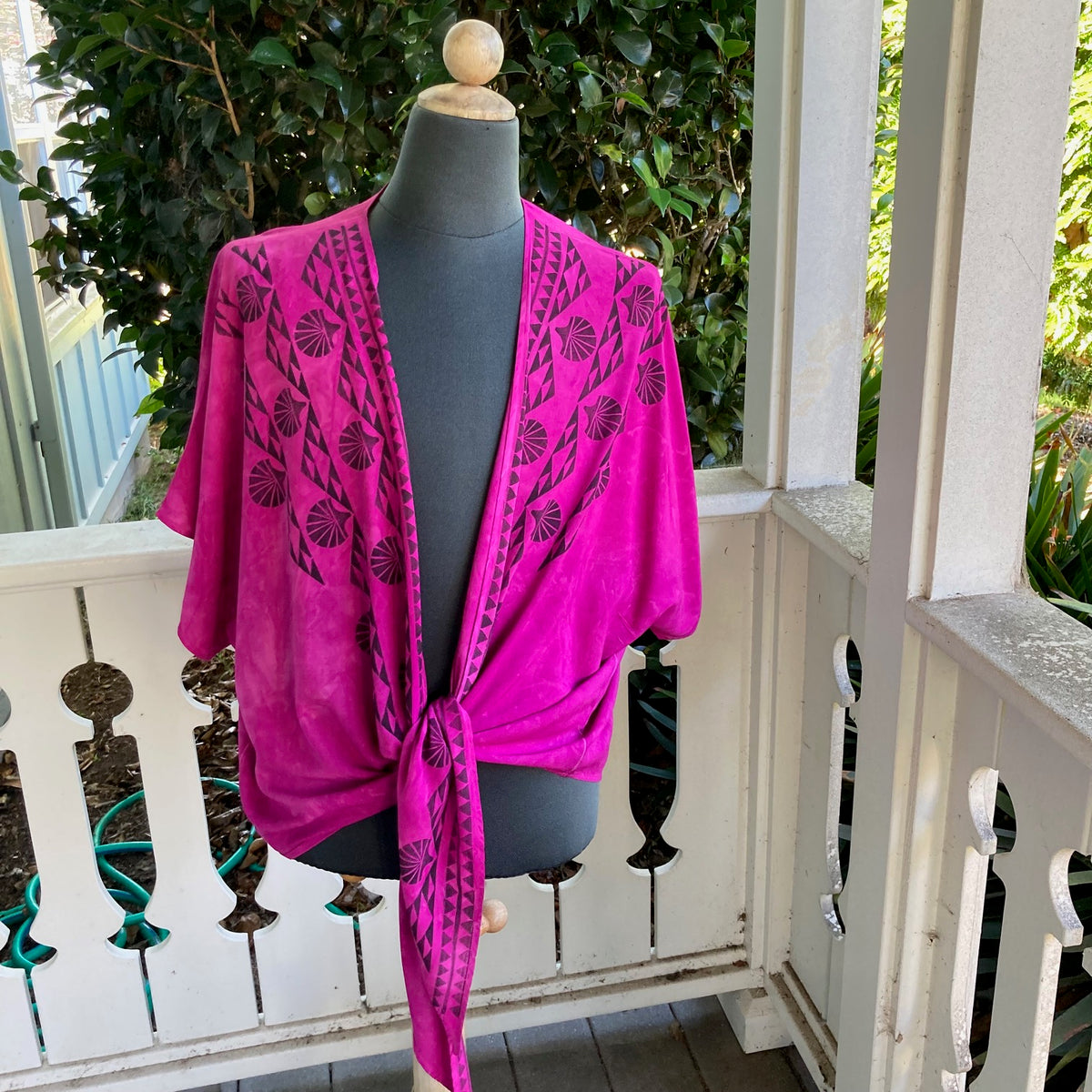 Ohe Kapala TIE Blouse in Fuschia with Mauna and Lehua