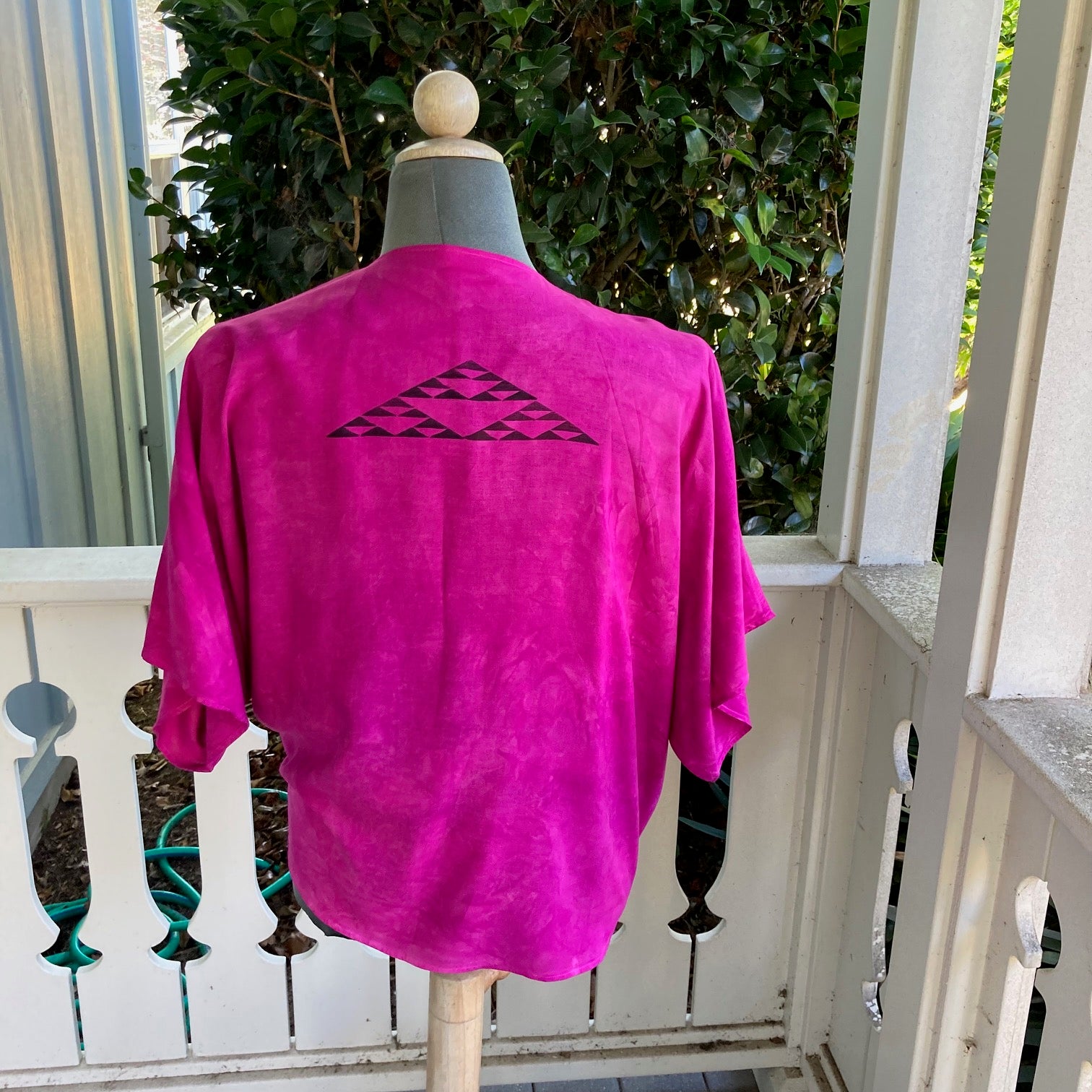 Ohe Kapala TIE Blouse in Fuschia with Mauna and Lehua
