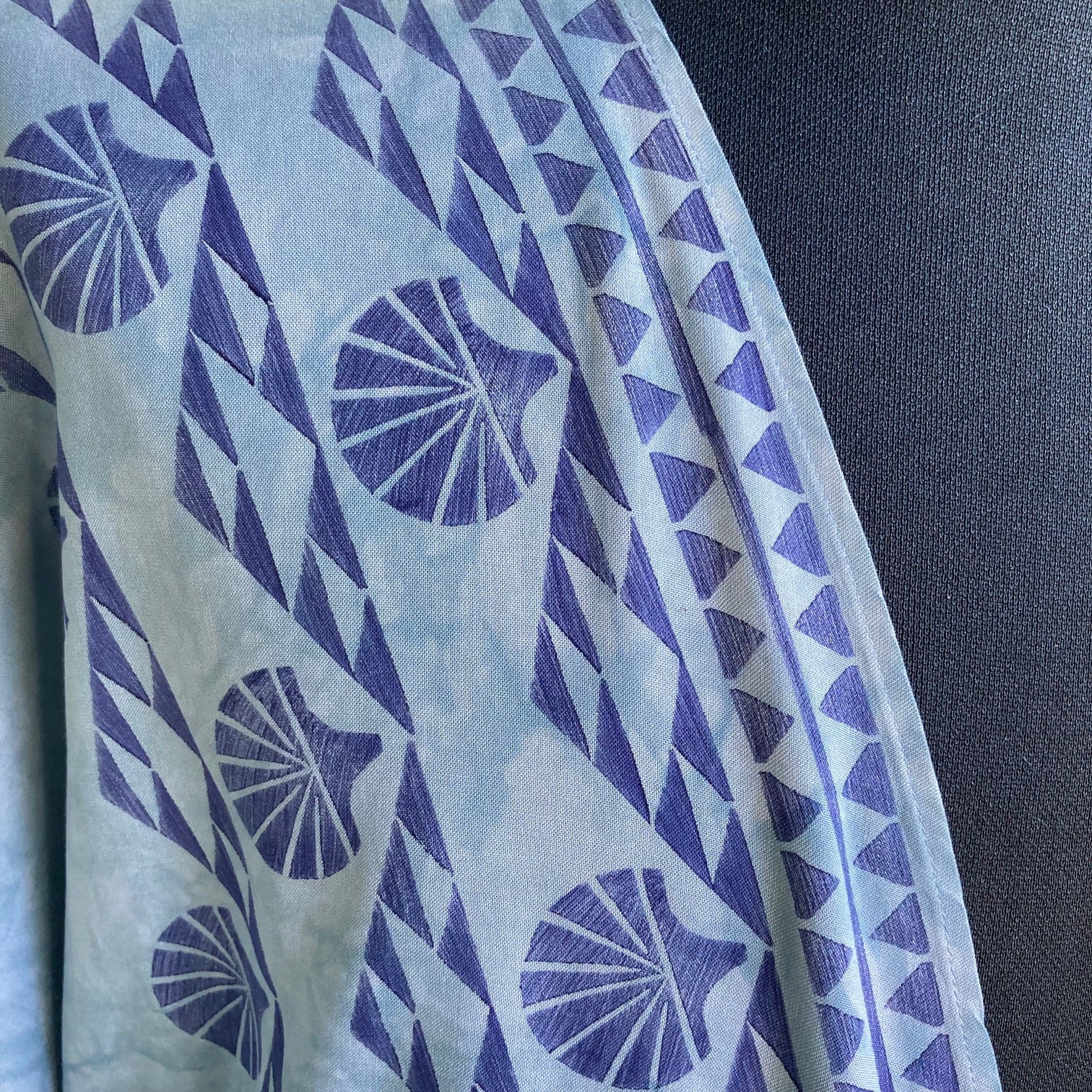 Ohe Kapala TIE Blouse in Gray with Mauna and Lehua