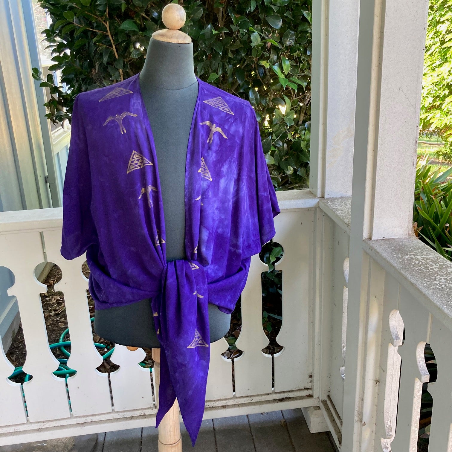 Ohe Kapala TIE Blouse in Deep Vivid Violet with Mauna and 'Iwa