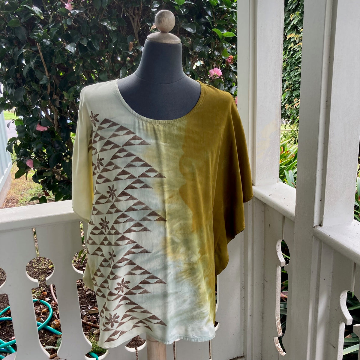 SIZE LARGE  Ohe Kapala Blouse in Moss with Mauna and Plumeria