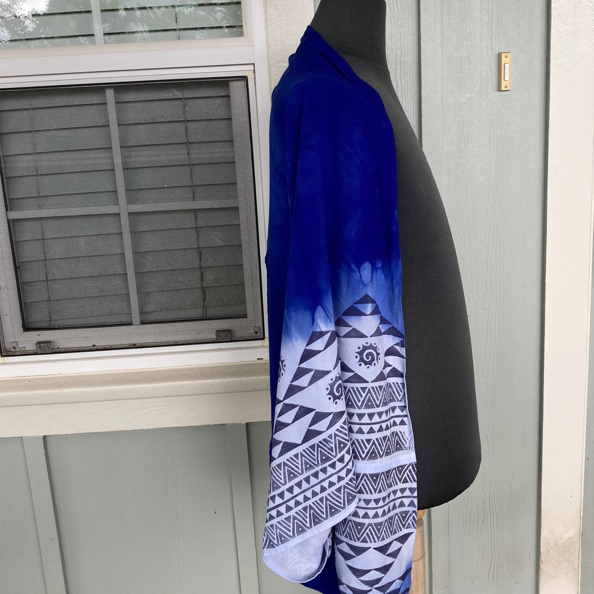 Ohe Kapala Shrug in Brilliant Blue to White Ombre with the Mauna