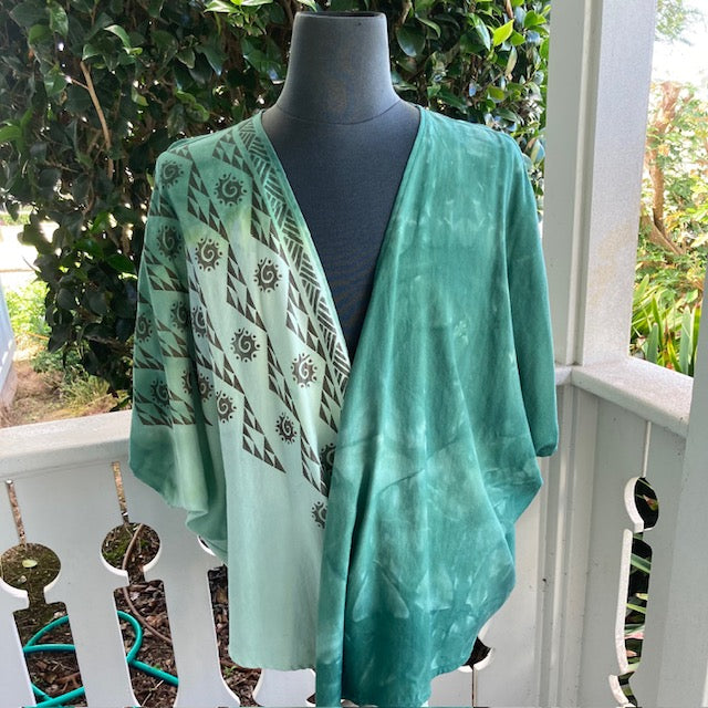 Ohe Kapala TIE Blouse in Green Ombre with the Mauna