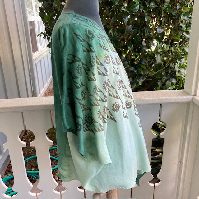Ohe Kapala TIE Blouse in Green Ombre with the Mauna
