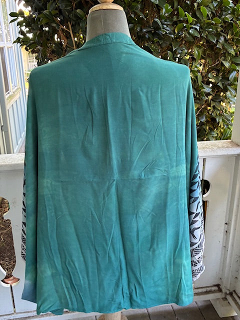 Ohe Kapala Shrug in Teal with the Mauna, 'Iwa and Lauhala