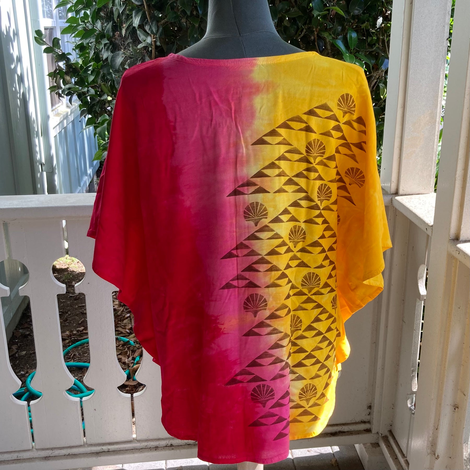 SIZE LARGE Ohe Kapala Blouse in Red and Yellow with Mauna and Lehua