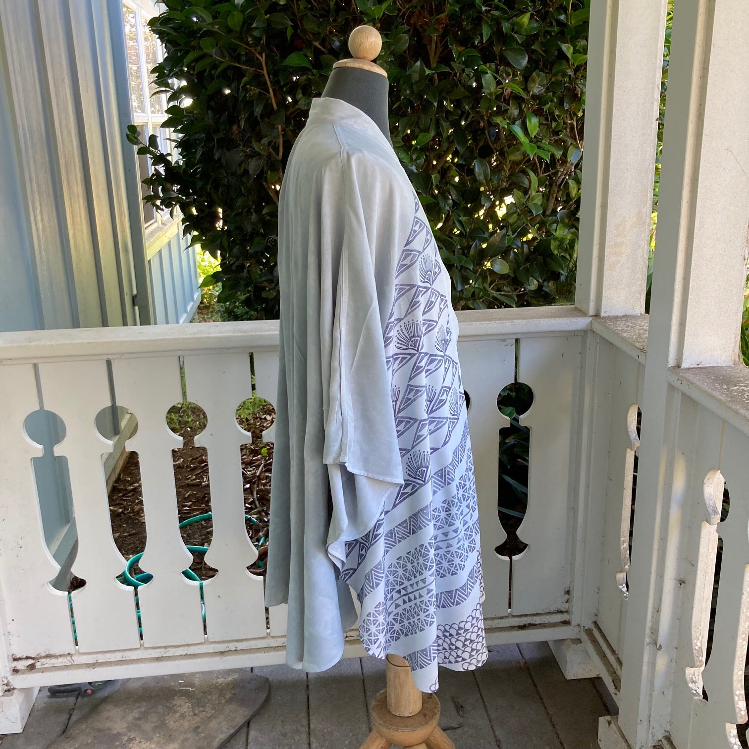 Ohe Kapala KiWrap In Pale Gray