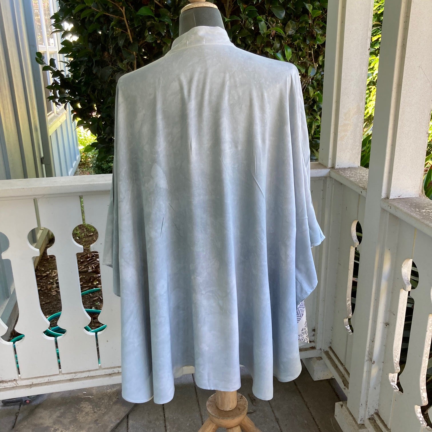Ohe Kapala KiWrap In Pale Gray
