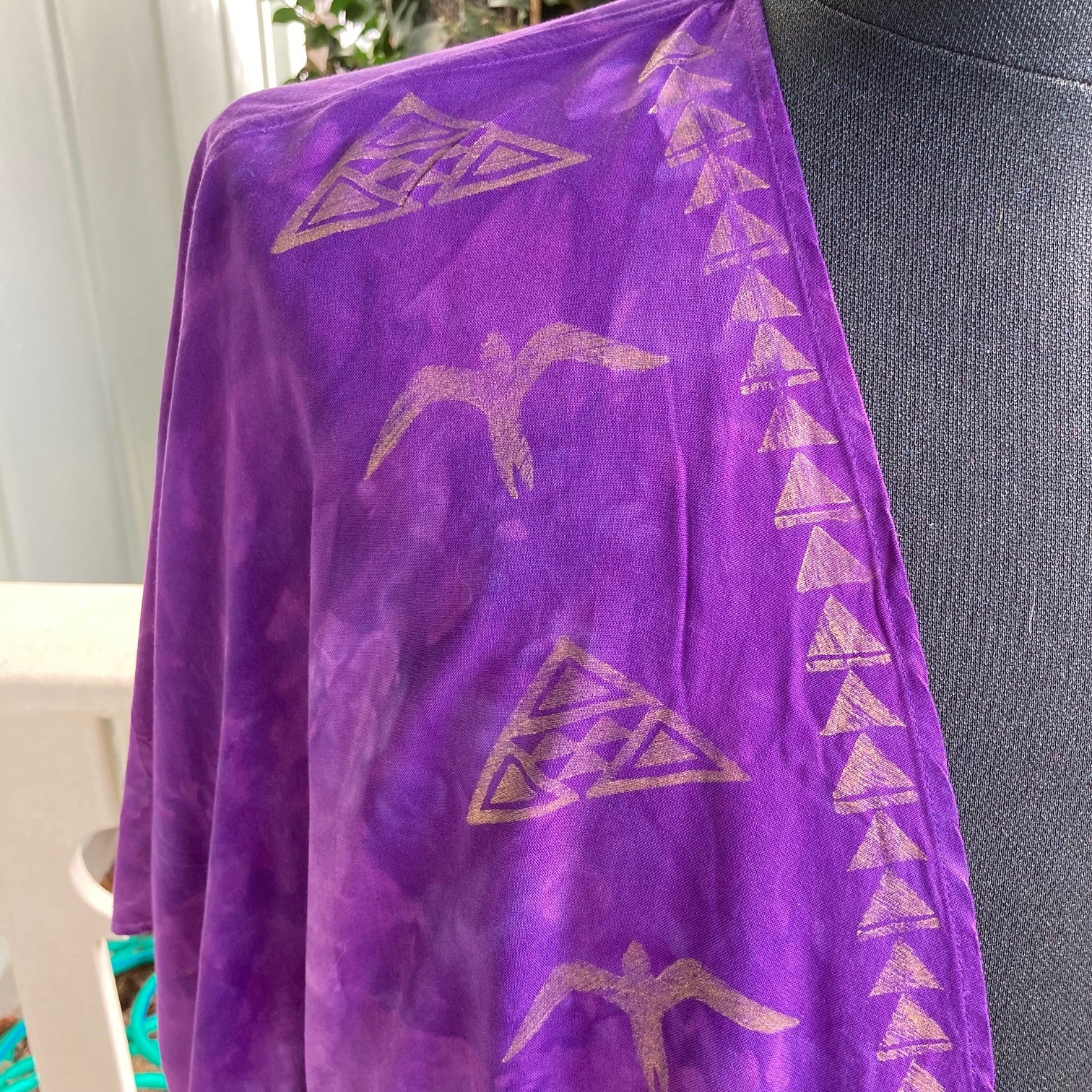 Ohe Kapala TIE Blouse in Purple with Mauna and 'Iwa