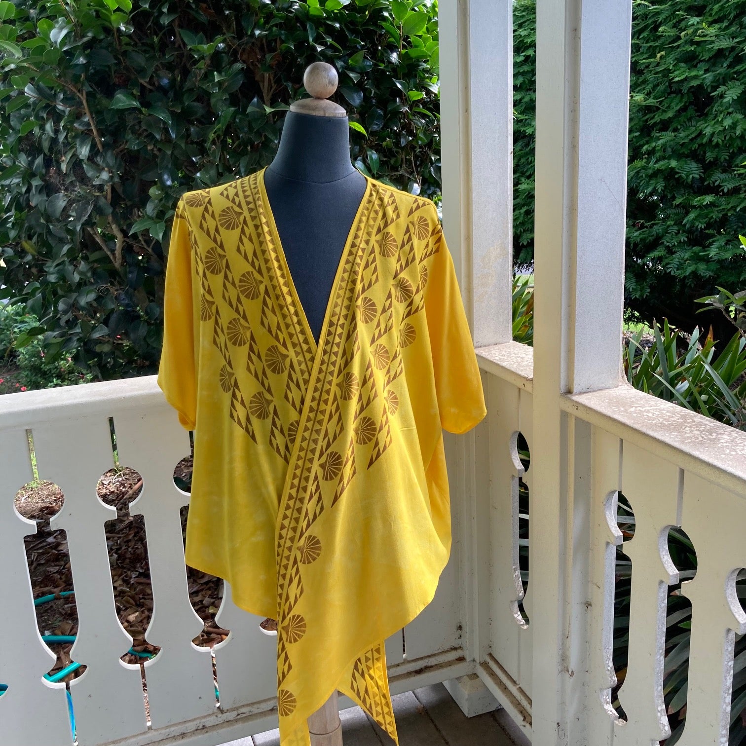 Ohe Kapala TIE Blouse in Yellow with Mauna and Lehua