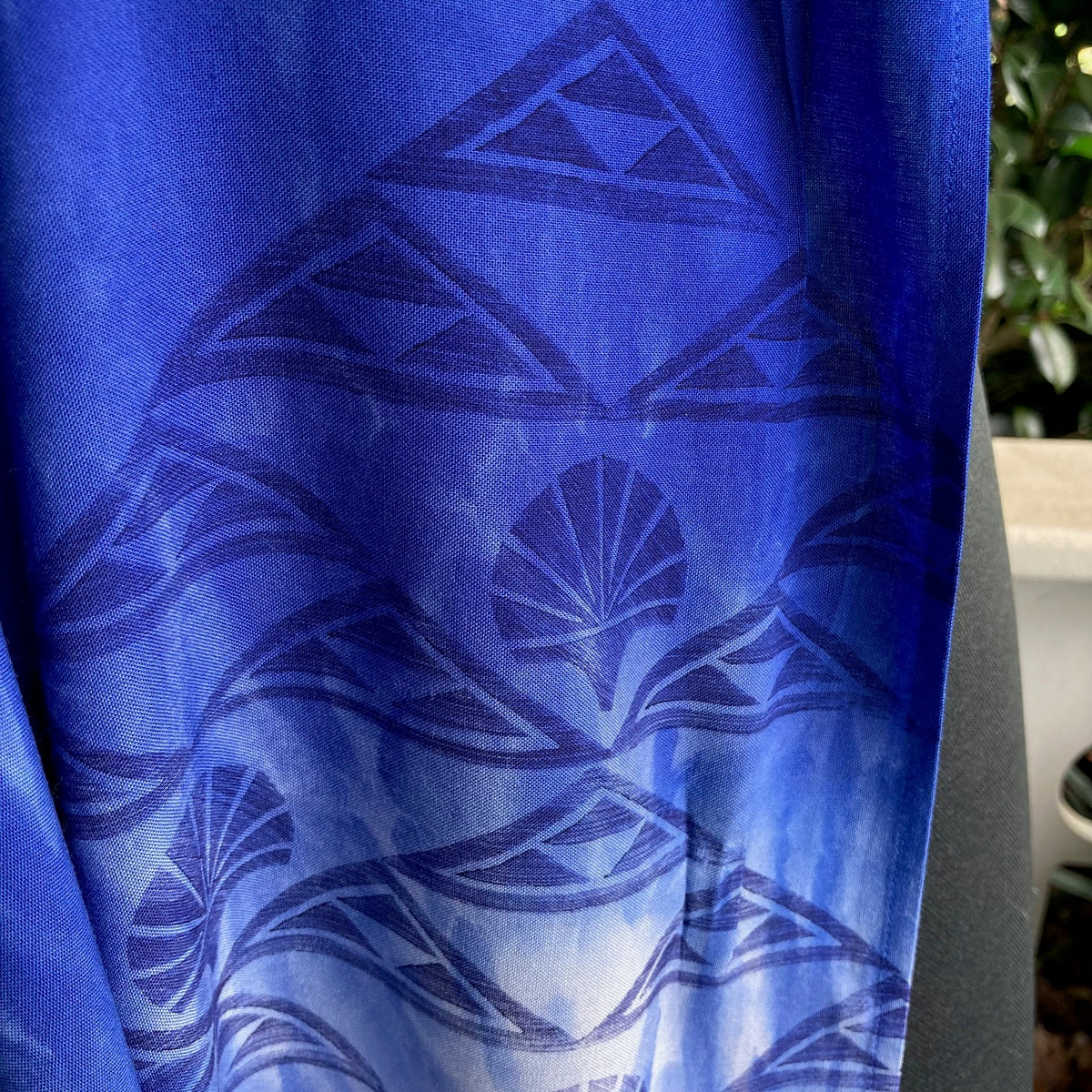 Ohe Kapala Shrug in Royal Blue with the Mauna and Lehua