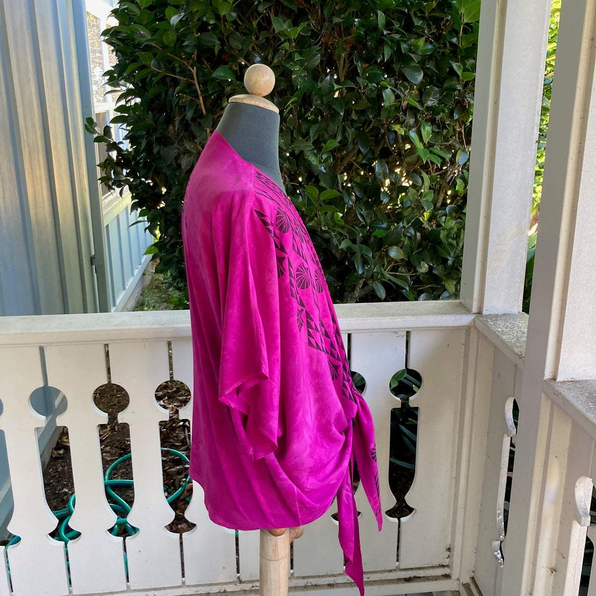 Ohe Kapala TIE Blouse in Fuschia with Mauna and Lehua