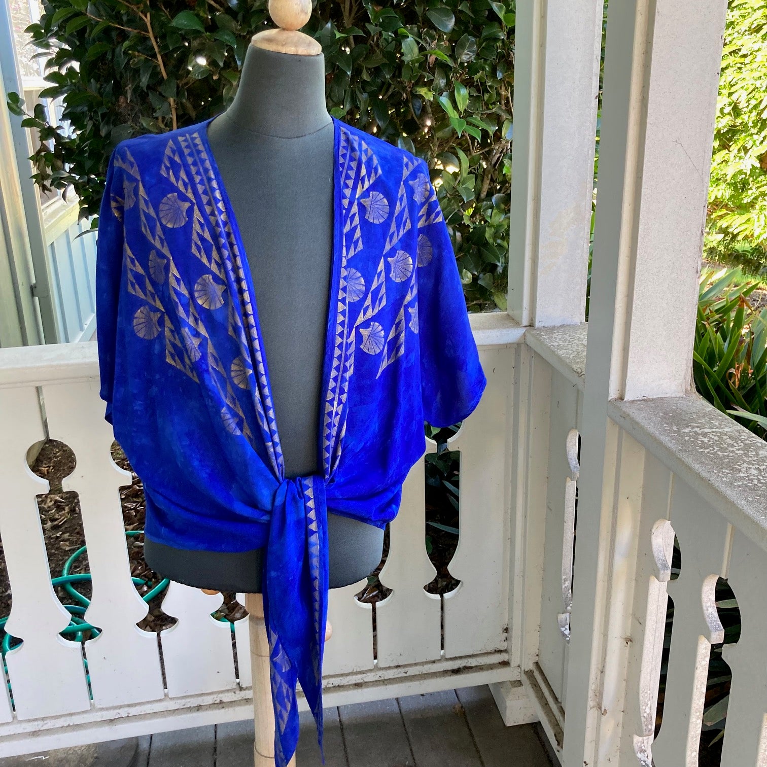 Ohe Kapala TIE Blouse in Royal Blue with Mauna and Lehua