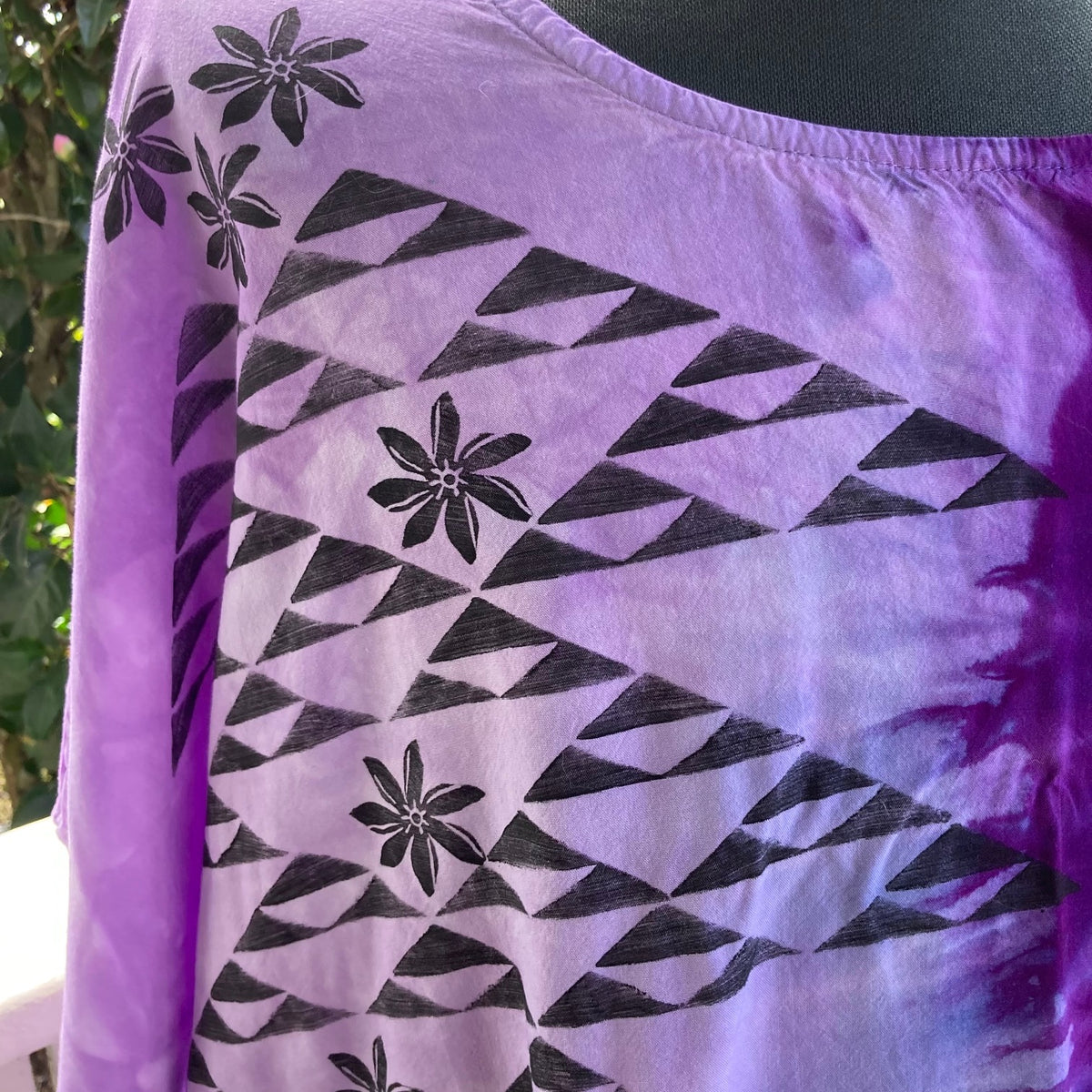 SIZE LARGE  Ohe Kapala Blouse in Purple with Mauna and Plumeria