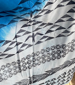 Ohe Kapala Kimono Wrap in Mottled Blue and White with Mauna and 'Iwa