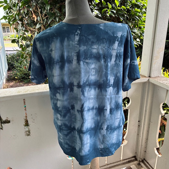 Shibori Scoop Neck Blouse in a Greyish Blue in size LARGE