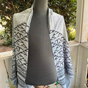Ohe Kapala Shrug in Gray with the Mauna and 'Iwa bird