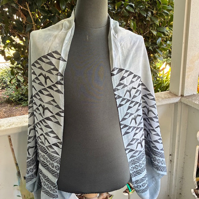 Ohe Kapala Shrug in Gray with the Mauna and 'Iwa bird
