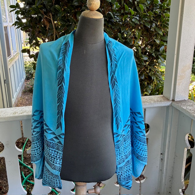 Ohe Kapala Shrug in Turquoise with the Mauna, Maile and Lauhala