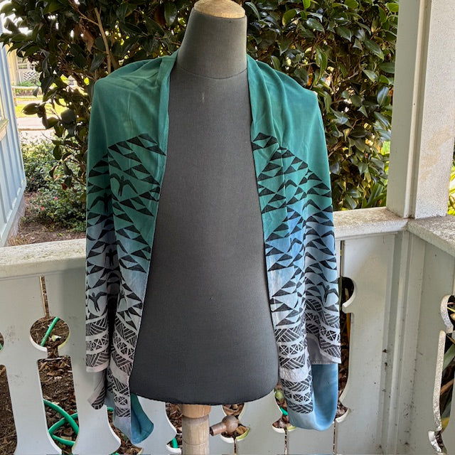 Ohe Kapala Shrug in Teal with the Mauna, 'Iwa and Lauhala