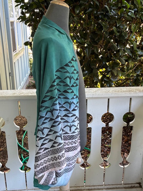Ohe Kapala Shrug in Teal with the Mauna, 'Iwa and Lauhala