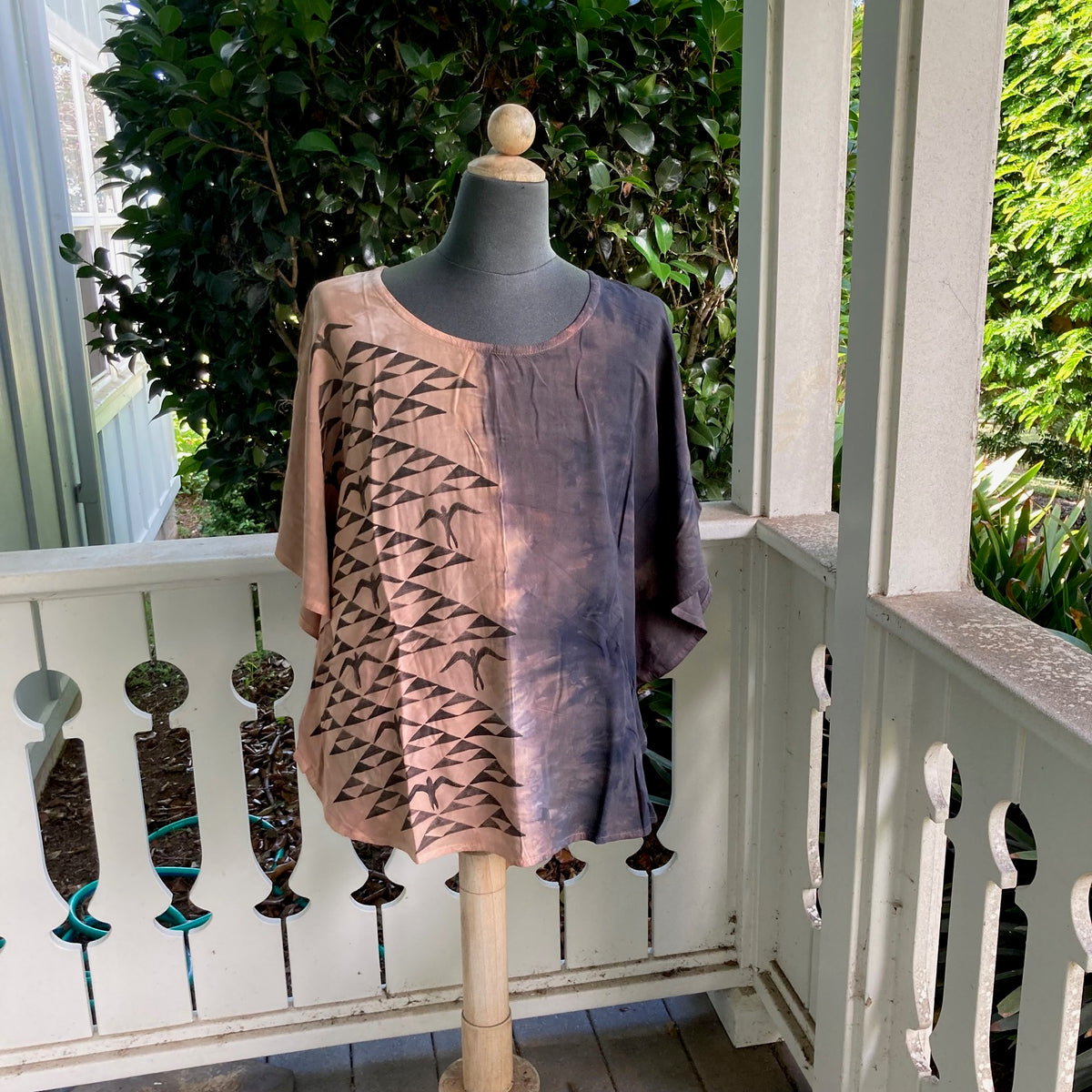 SIZE MEDIUM  Ohe Kapala Blouse in Brown with Mauna and 'Iwa