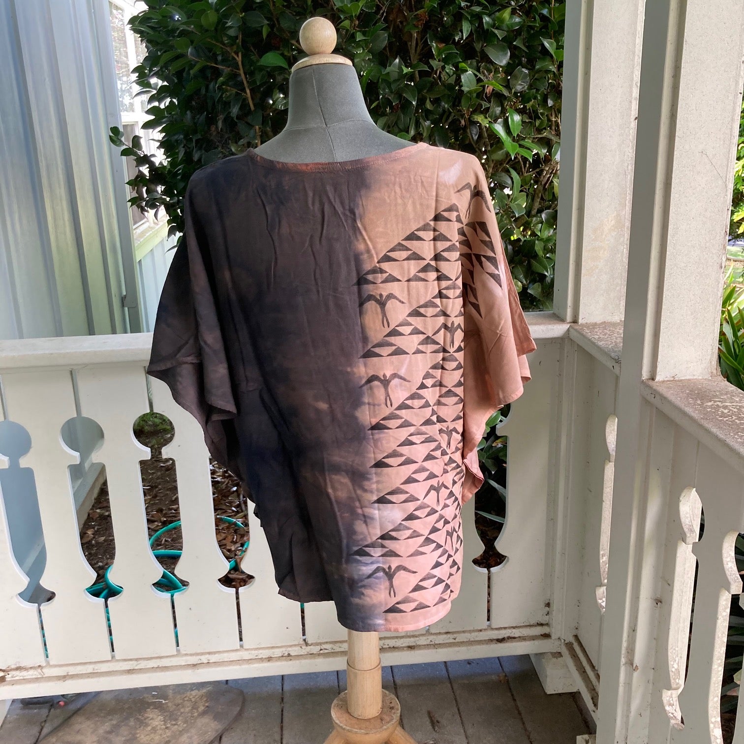 SIZE MEDIUM  Ohe Kapala Blouse in Brown with Mauna and 'Iwa