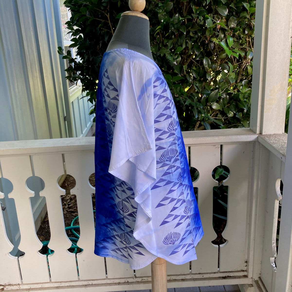 SIZE SMALL Ohe Kapala Blouse in Brilliant Blue with the Manua and Lehua