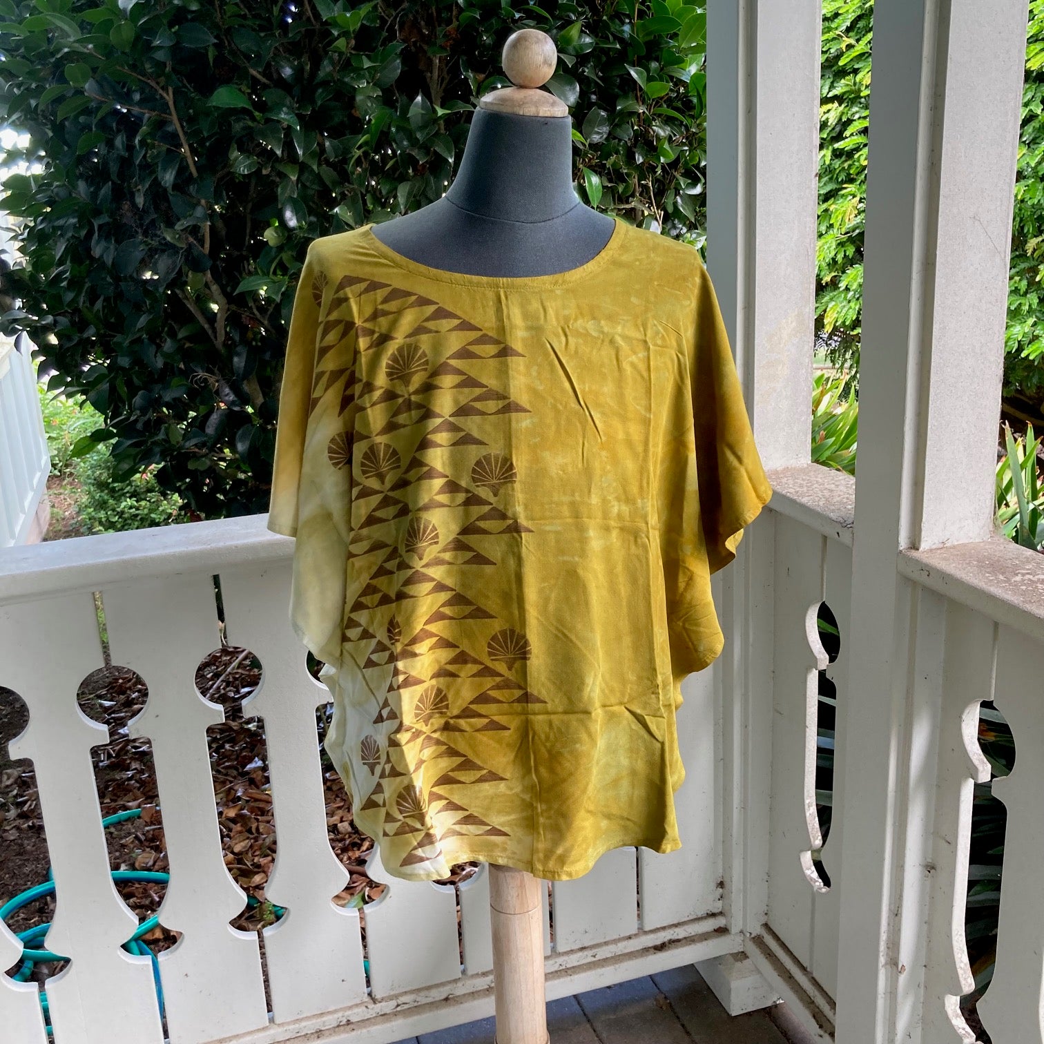 SIZE SMALL Ohe Kapala Blouse in Mustard with the Manua and Lehua