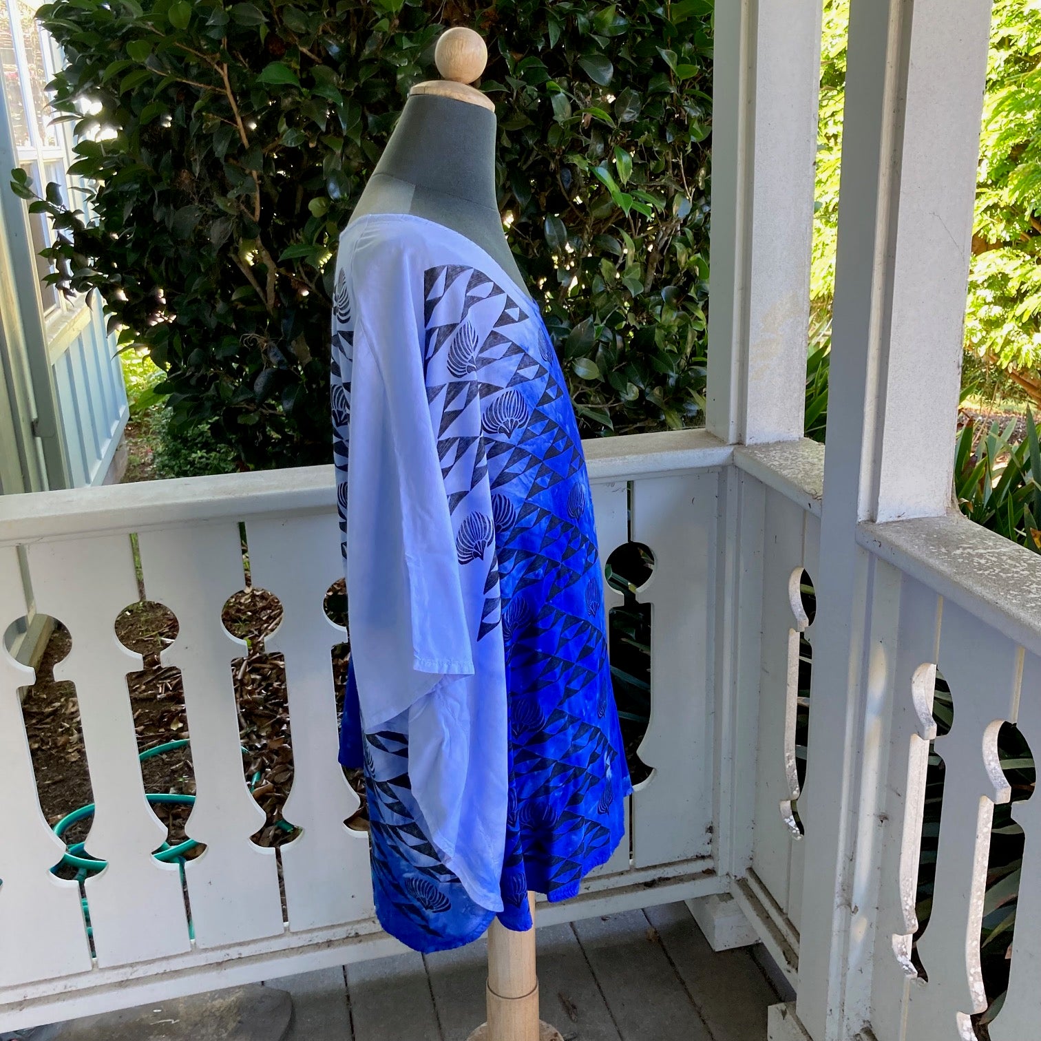 SIZE 2XL  Ohe Kapala Blouse in Brilliant Blue with Mauna and Lehua